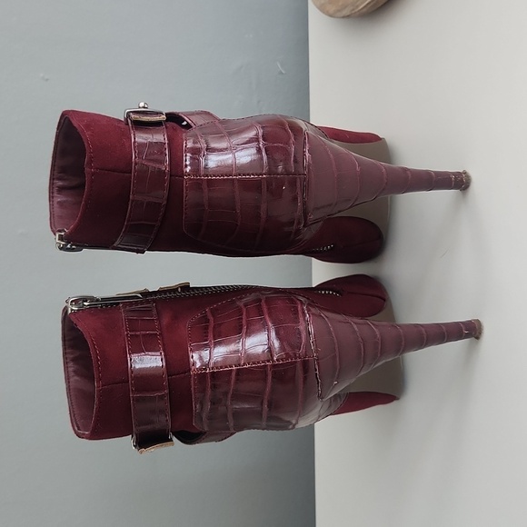 JustFab heeled booties size 6 burgundy - Picture 3 of 3